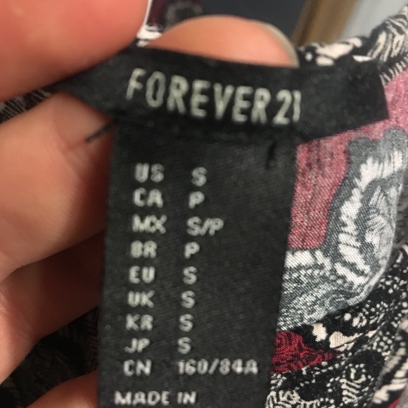 Crop top - Picture 2 of 3